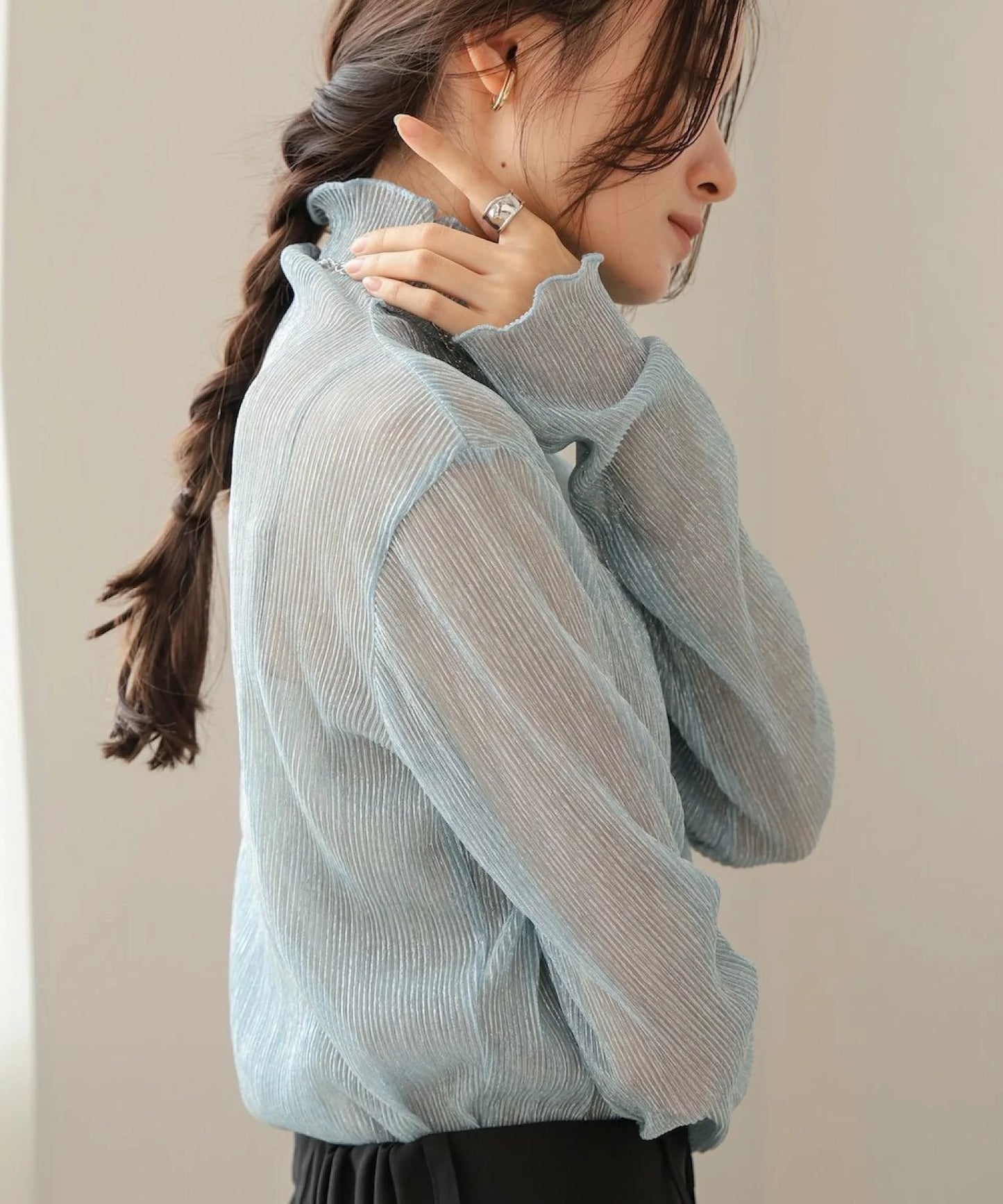 JP透明感🫧 細閃褶間透透高領上衣|2色入