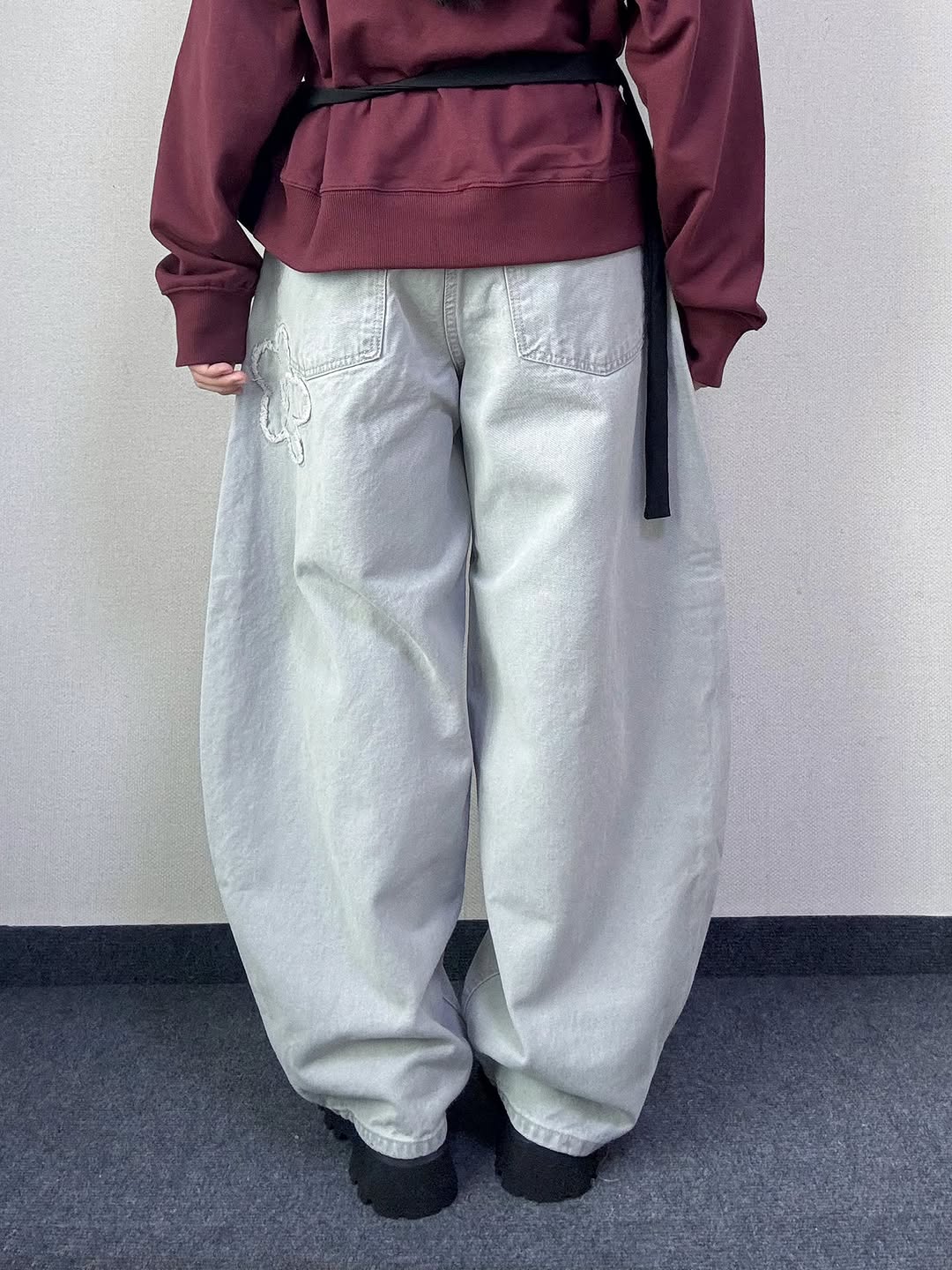 洗水淺灰花花彎刀褲|1色入