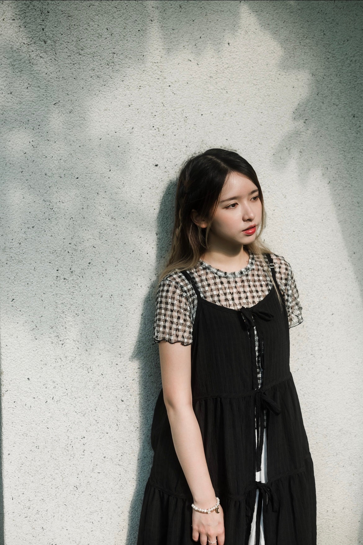 大推!玻璃感透膚格紋捲邊TEE|3色入