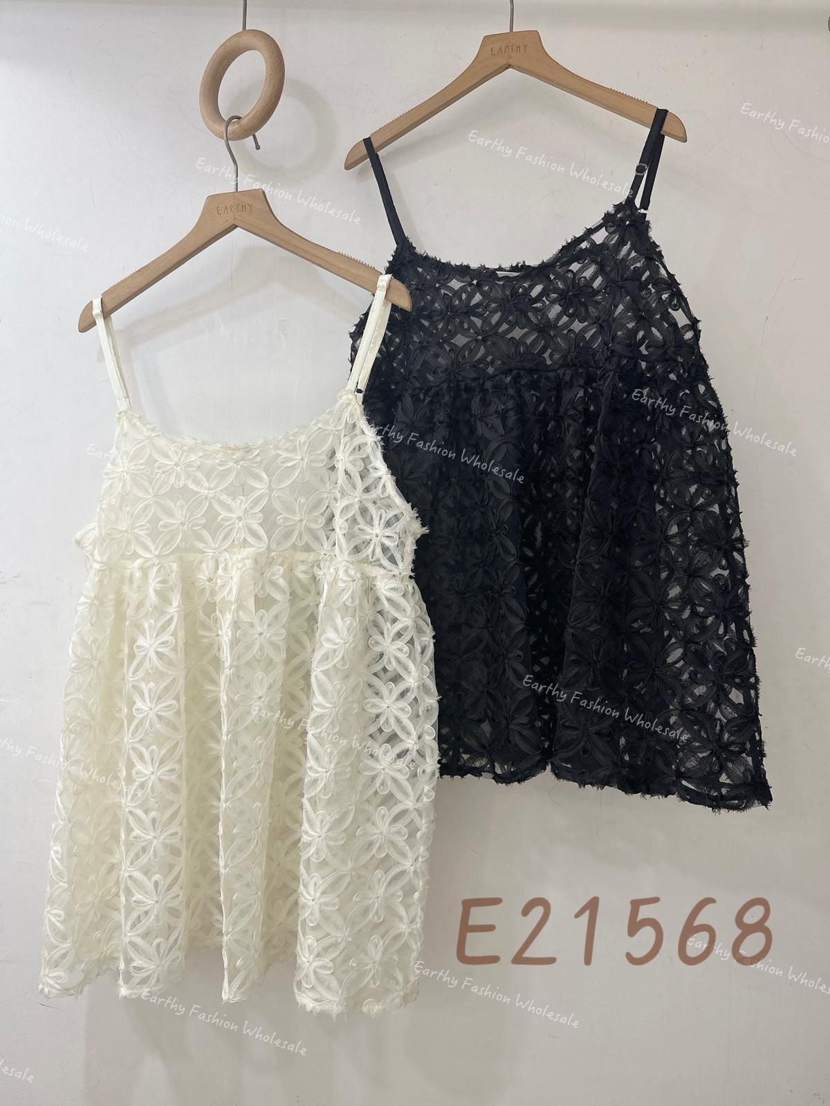 Spring! 鏤空花花吊帶傘layer|2色入