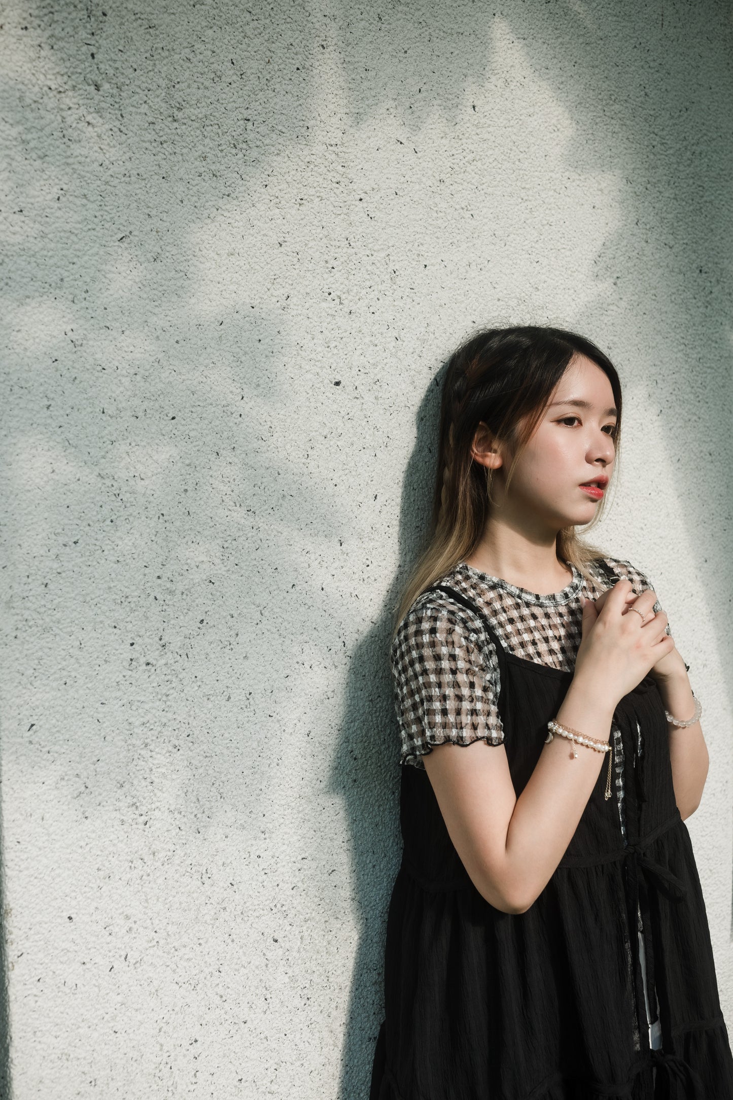 大推!玻璃感透膚格紋捲邊TEE|3色入