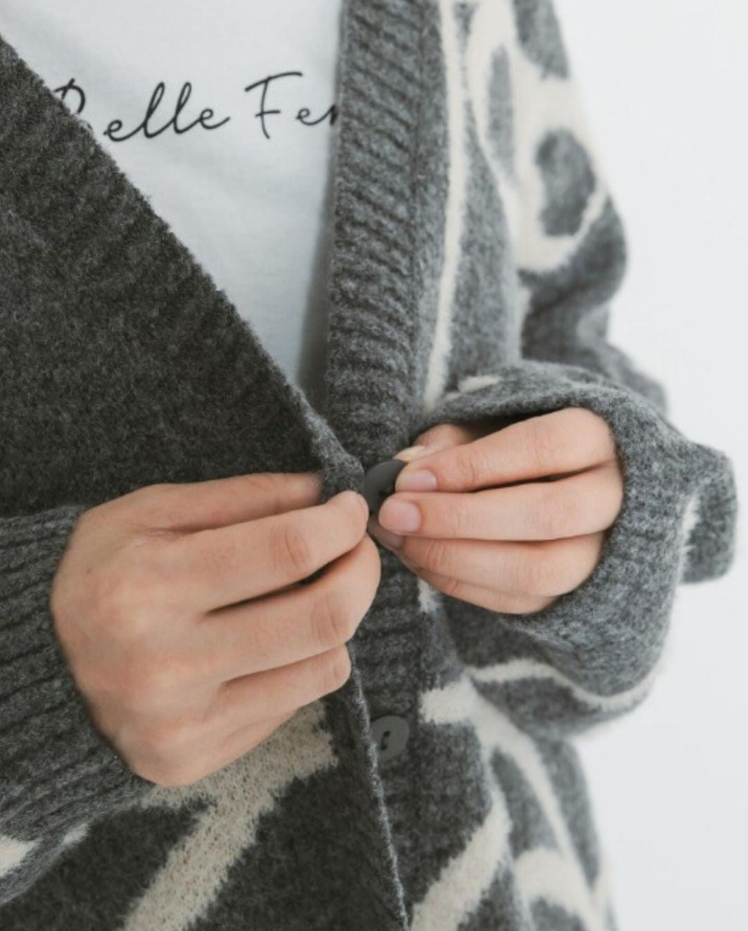 超靚必入😭❣️線描蝴蝶結針織外套|3色入