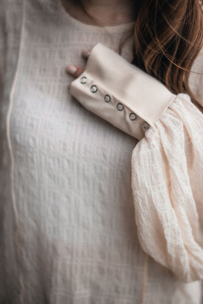 JP紋理感立體綫條雪紡泡泡感上衣｜3色入