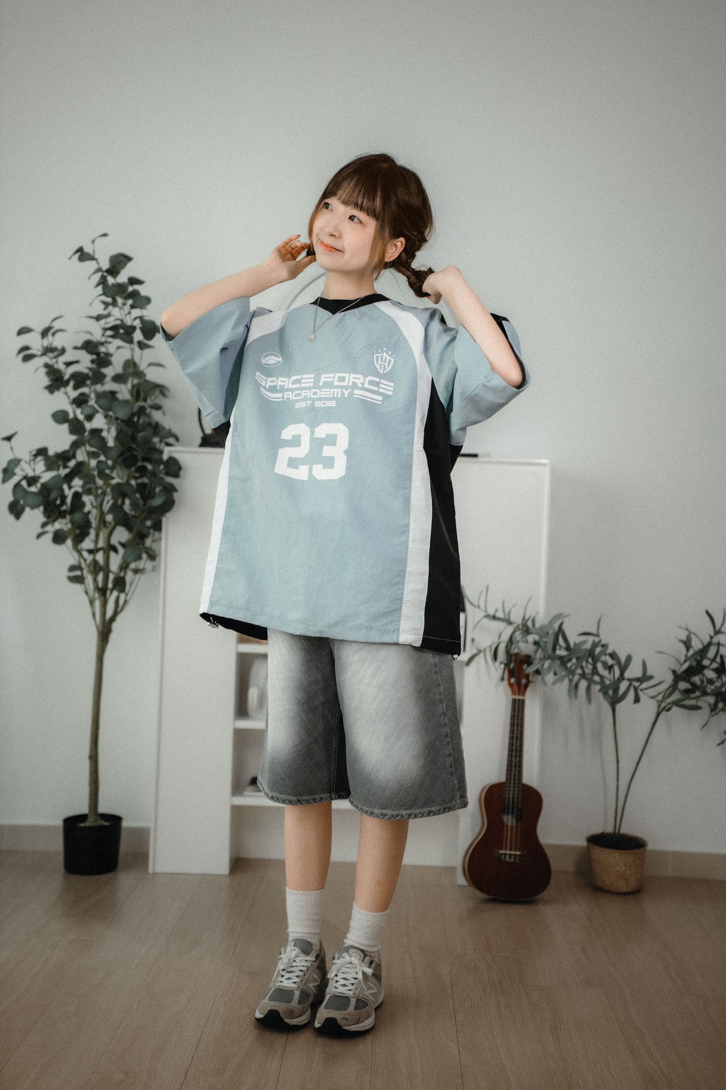 Brush Washed Wide Fit Denim Half Pants | 1 color