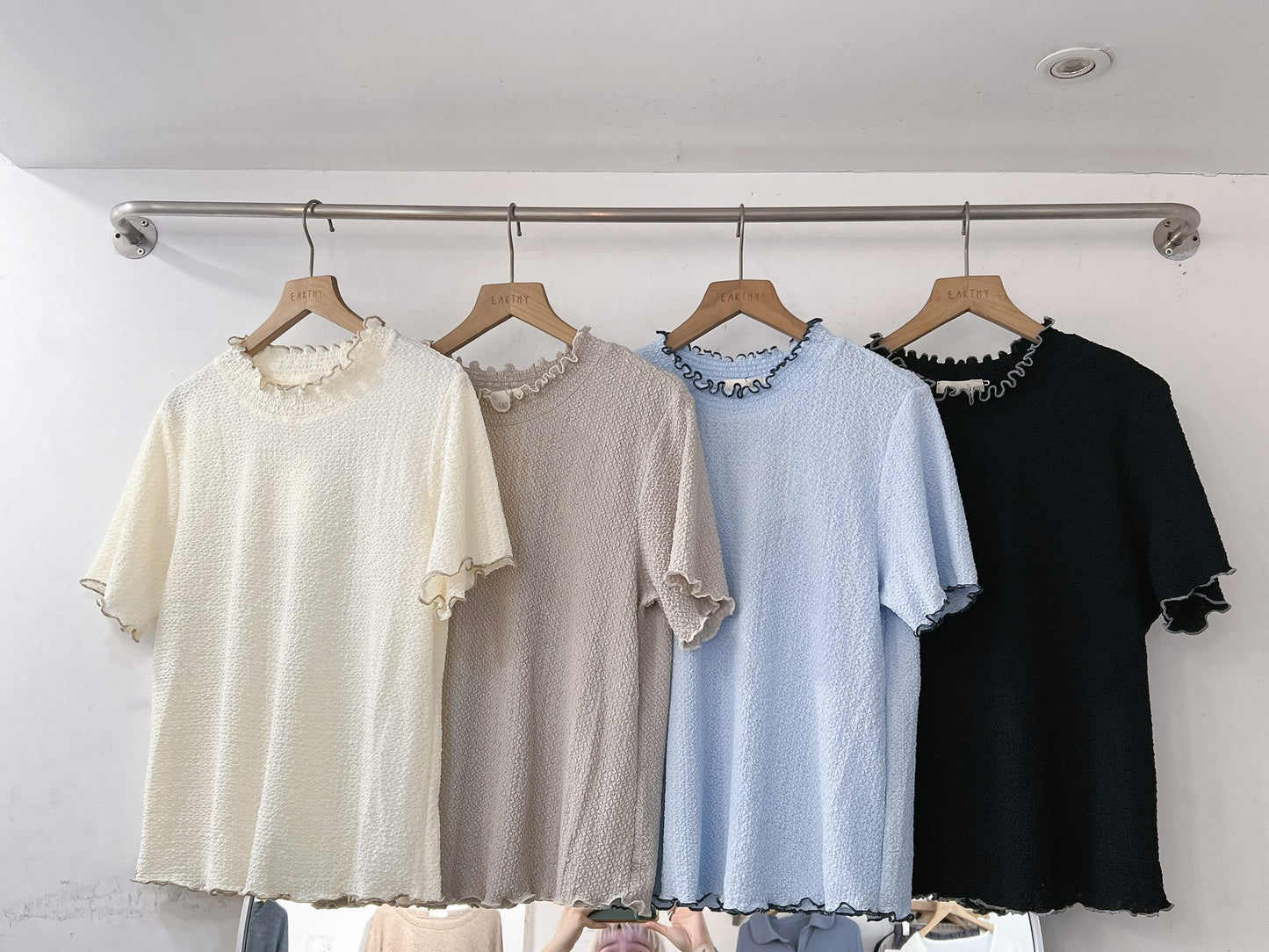 必入手！撞色捲捲邊TEE｜4色入