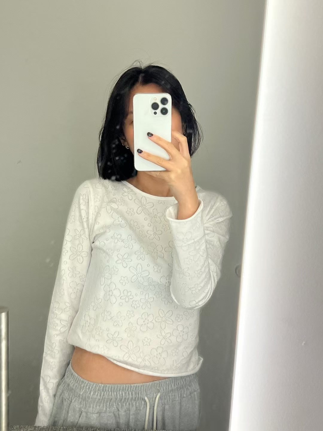 鏤花圖案捲邊長袖上衣｜2色入