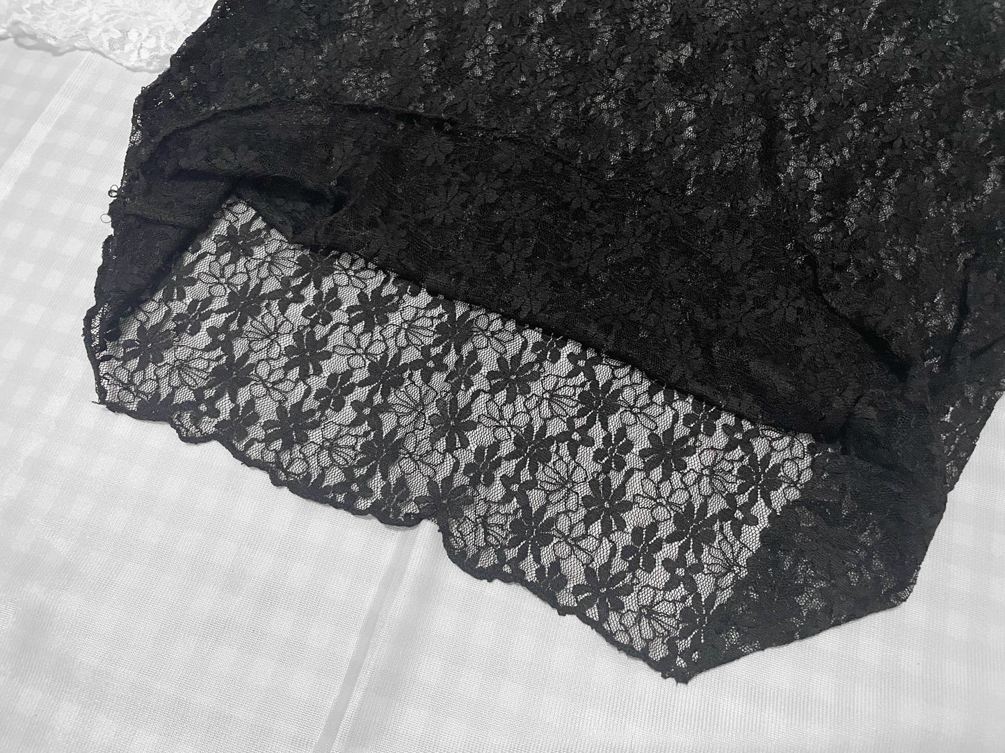 透膚花花pattern lace top｜2色入