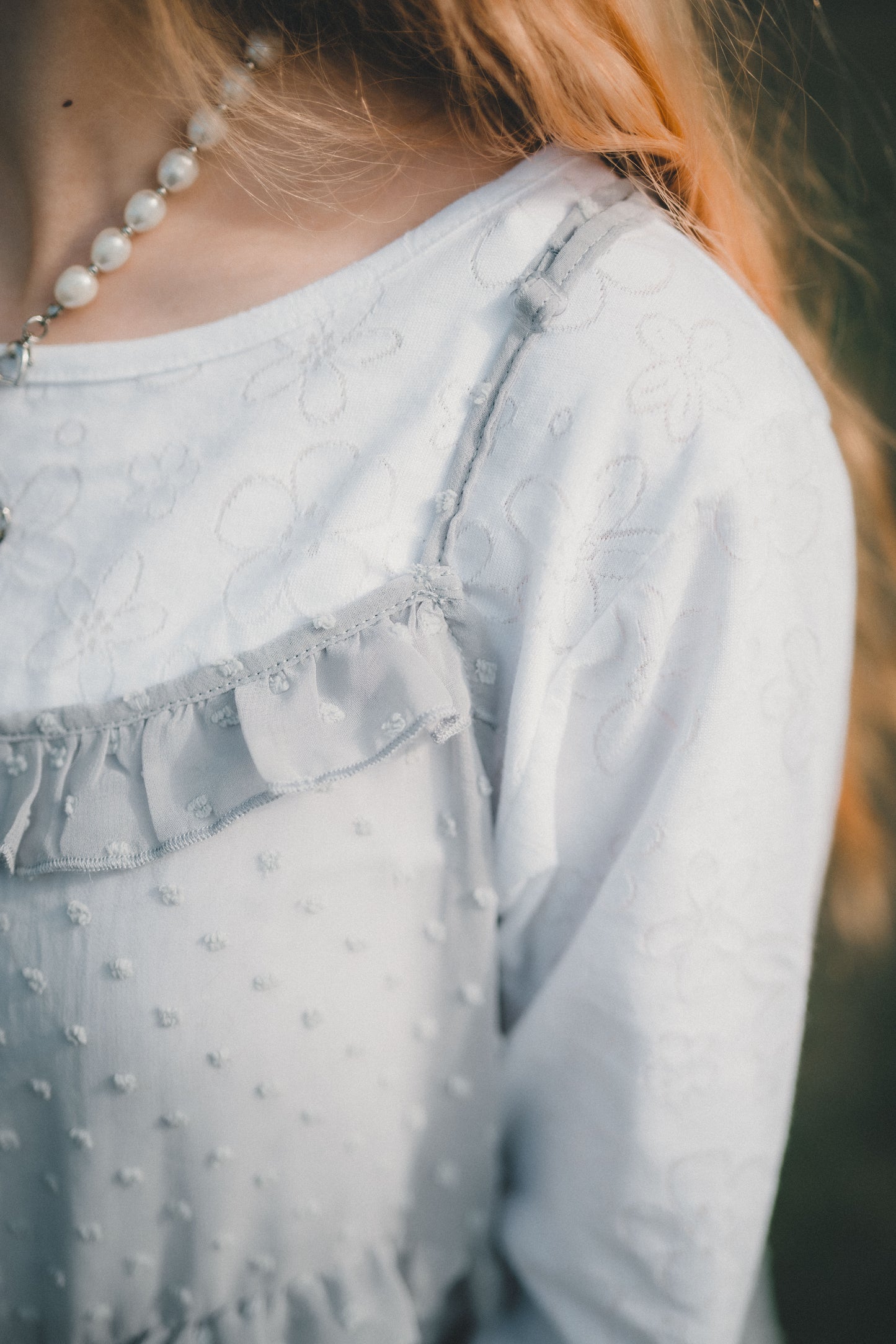 鏤花圖案捲邊長袖上衣｜2色入