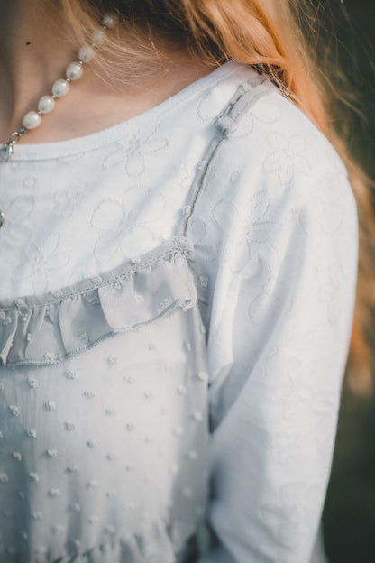 鏤花圖案捲邊長袖上衣｜2色入