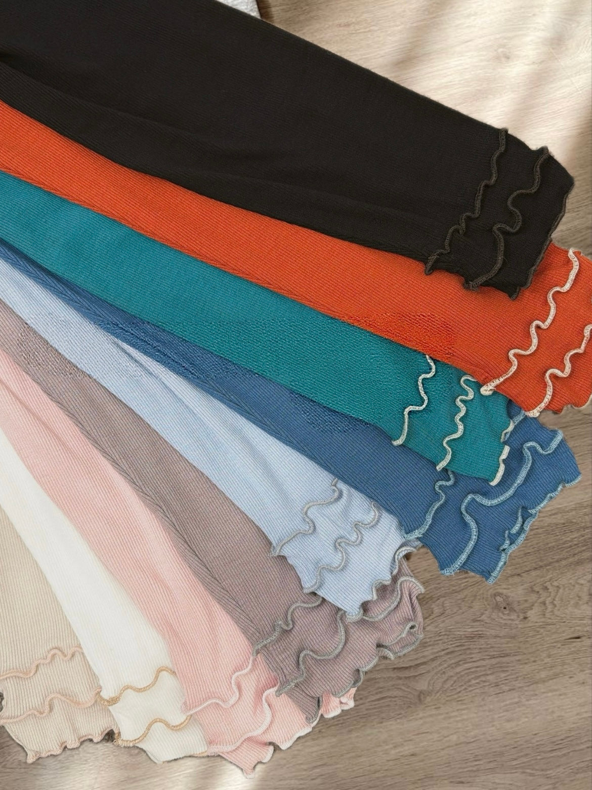 最新！棉花糖soft多色層層捲邊Top｜9色入